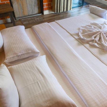 Hobbit Hole Hideaway Bed & Breakfast Ella Ngoại thất bức ảnh