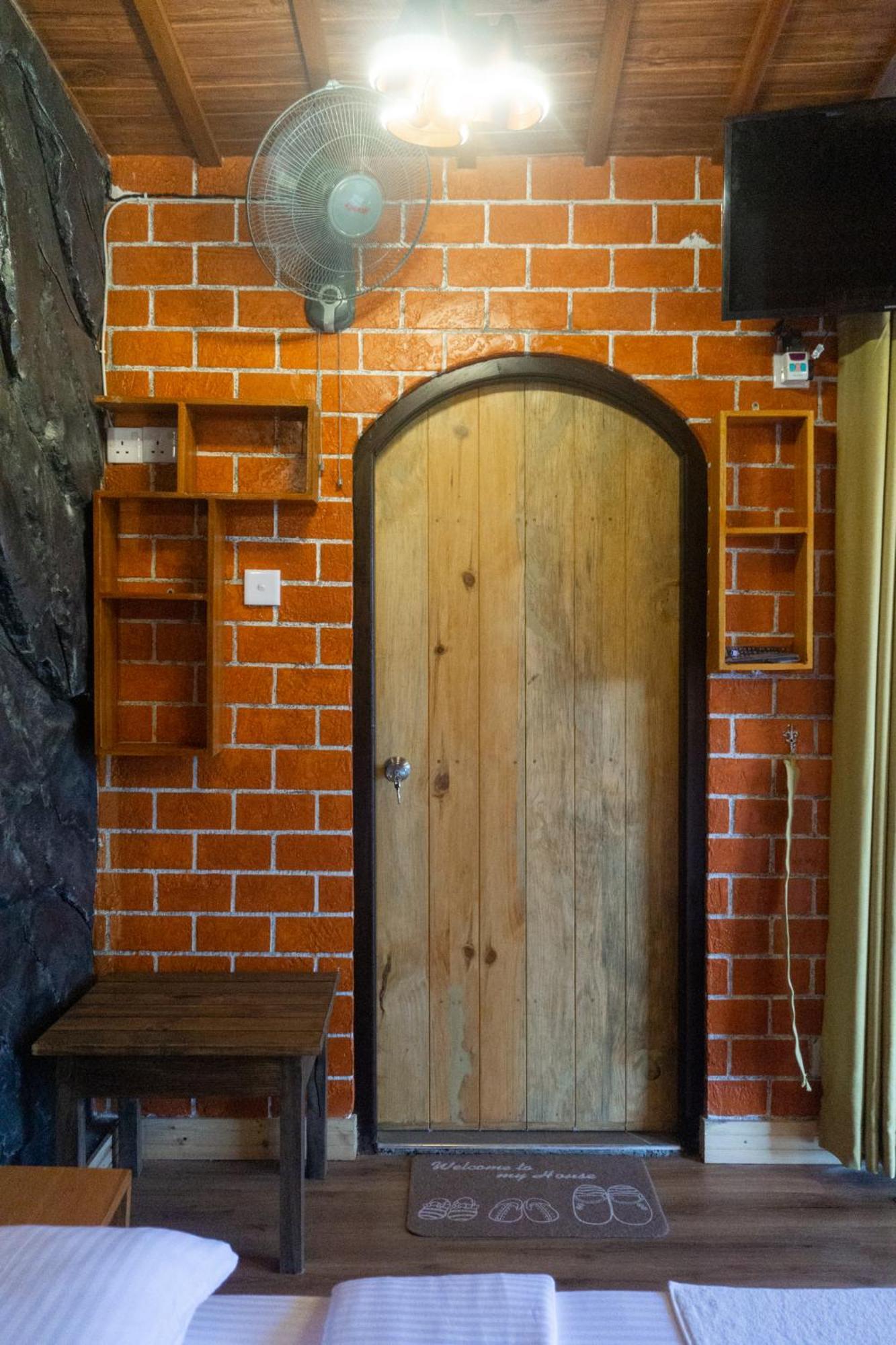Hobbit Hole Hideaway Bed & Breakfast Ella Ngoại thất bức ảnh