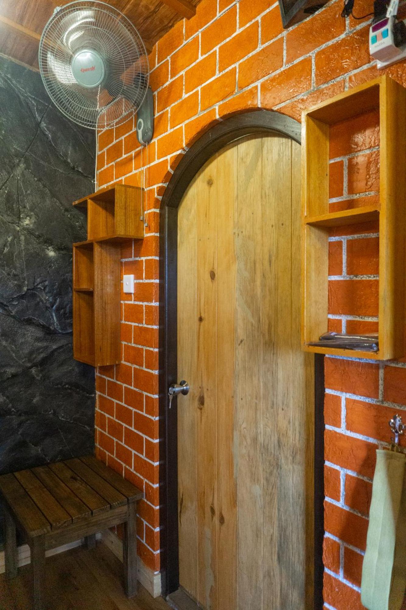 Hobbit Hole Hideaway Bed & Breakfast Ella Ngoại thất bức ảnh