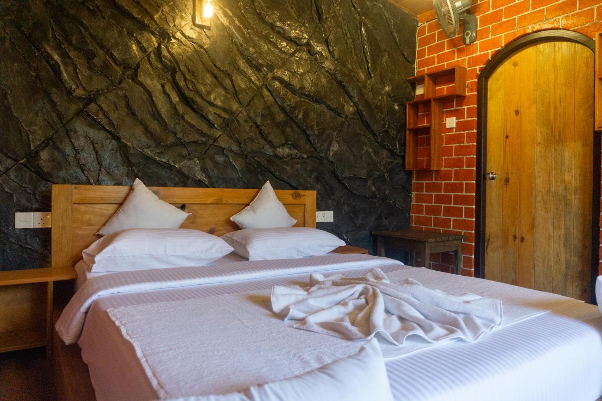 Hobbit Hole Hideaway Bed & Breakfast Ella Ngoại thất bức ảnh